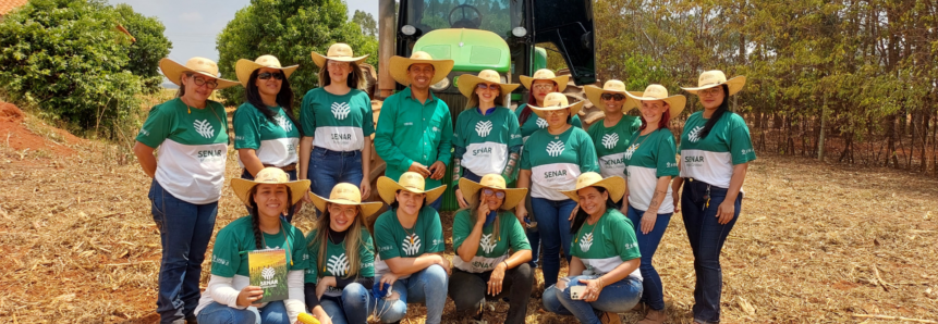 Mulheres de Novo São Joaquim aprendem a operar tratores agrícolas