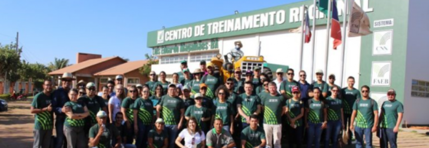 Segunda Turma do Curso Técnico em Agronegócio participa da primeira aula de campo na Fazenda Nova Bahia