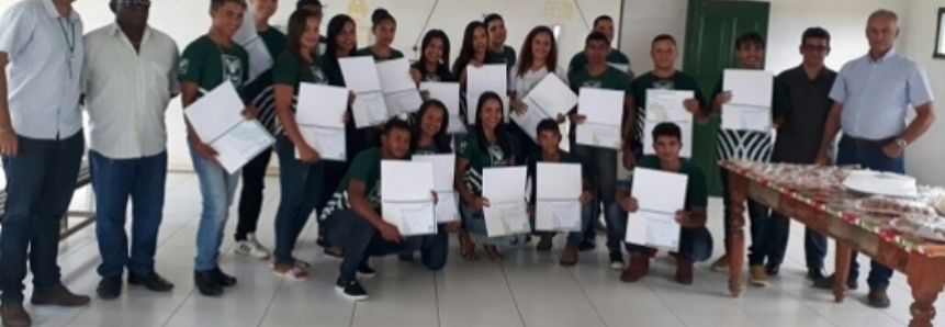 Entrega dos certificados marca o encerramento de turma do Programa Jovem Aprendiz Rural