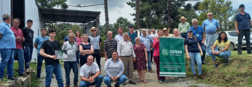 Dia de Campo incentiva práticas de preservação das bracatingas e incremento da produção de mel de melato