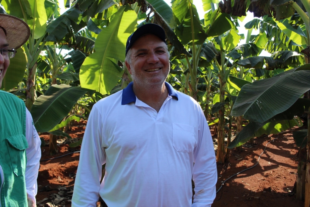 02 jul banana produtor Gleder Luiz Teixeira camisa azul e branca 6