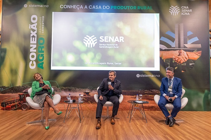 Valmor Falkemberg Boelhouwer Júnior, assessor do Senar, com os mediadores