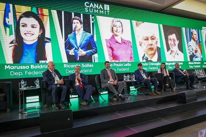 Painel político mediado pelo vice-presidente da CNA, José Mário Schreiner, com parlamentares