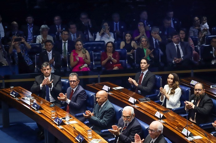 Daniel Carrara e Humberto Miranda durante sessão solene que celebrou os 55 anos dos conselhos de Medicina Veterinária