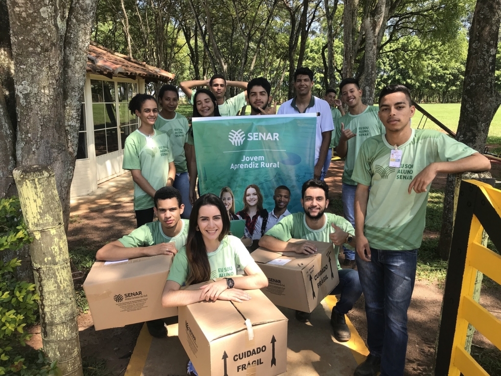 NA ESCOLA ENTREGA PRODUC387 C383 O2011