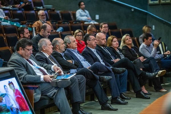 Representantes das instituições participantes do Simpósio Distrital de Aquicultura