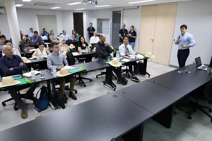 José Pádua, gerente técnico da Famasul, em apresentação para o grupo