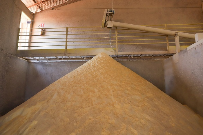 Fazenda tem produção de ração para o rebanho