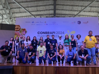 Juntos pelo Agro leva vencedores do concurso do mel do Prêmio CNA Brasil para o Conbrapi
