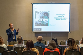 Senar participa de congresso internacional de educação a distância