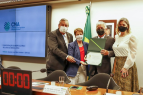 CNA recebe Prêmio Mérito Agropecuário Deputado Homero Pereira