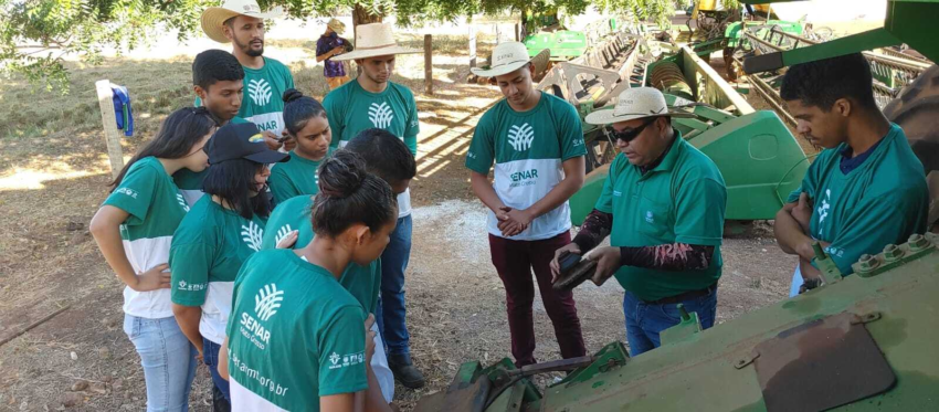 08 02 ago campo aprendiz operacao manutencao e regulagem de colheitadeira instrutor nedilson 13