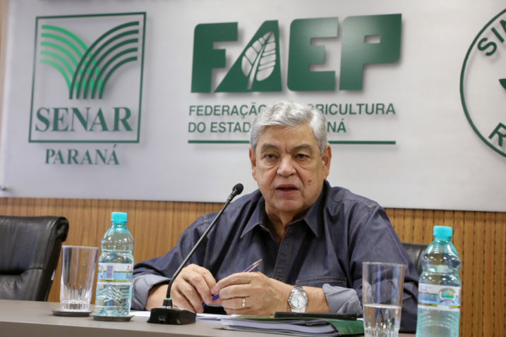 Agide Meneguette reeleito