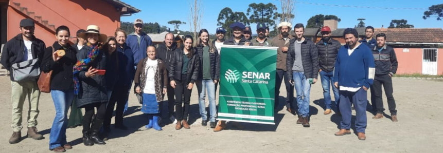 Alunos do Curso Técnico em Zootecnia do Polo Senar/SC de Lages visitam Fazendas