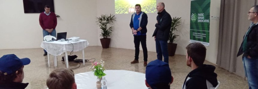 Alunos do Curso Técnico em Agronegócio conhecem logística de grãos em silo de São Miguel do Oeste