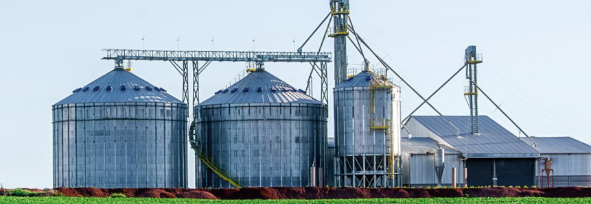 Com produção aquecida, agricultores investem em complexos de armazenagem