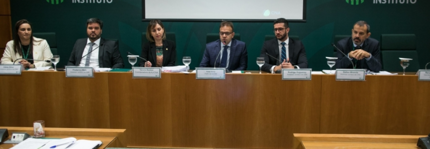 CNA debate legislação trabalhista no meio rural