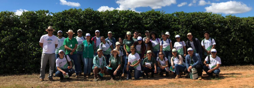 Futuros Técnicos em Agronegócio visitam propriedades rurais do oeste