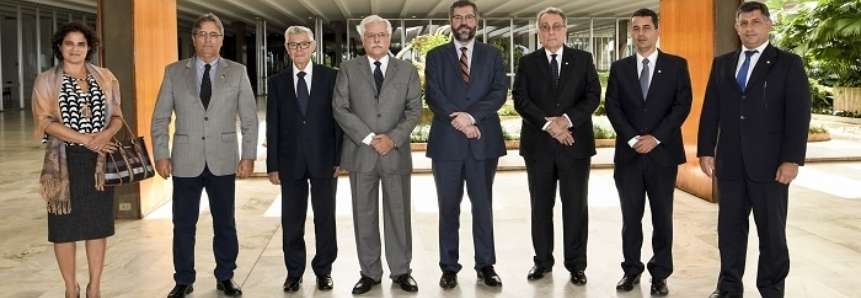 CNA e Itamaraty debatem abertura de novos mercados para produtos do agro