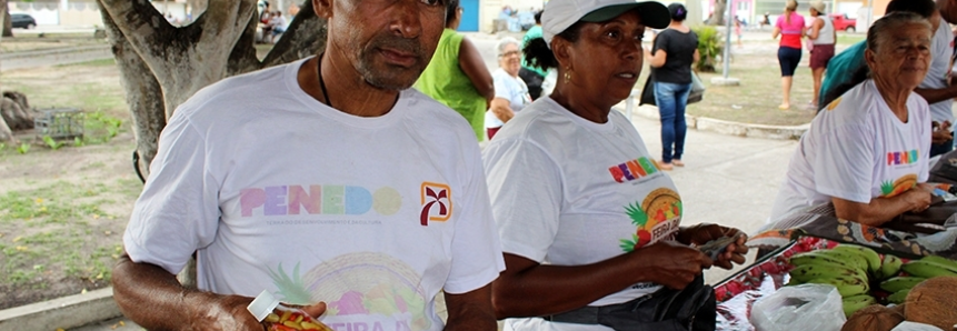 Agricultores capacitados pelo Senar AL comercializam produtos orgânicos em feira de Penedo