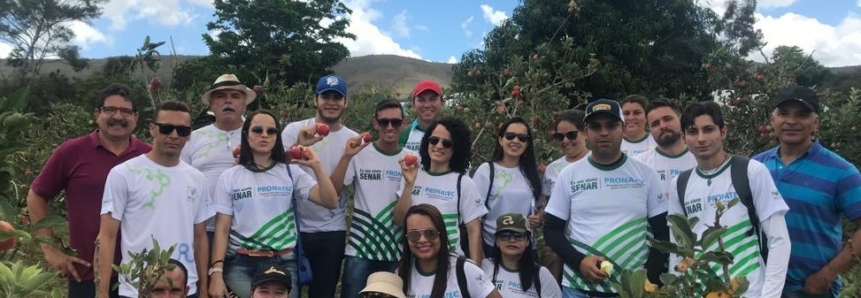 Alunos do curso Técnico em Agronegócio visitam produção agroecológica