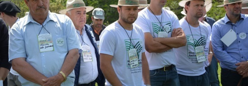 Primeiro Dia de Campo Estadual do Programa de Desenvolvimento da Bovinocultura de Corte tem sucesso de participação