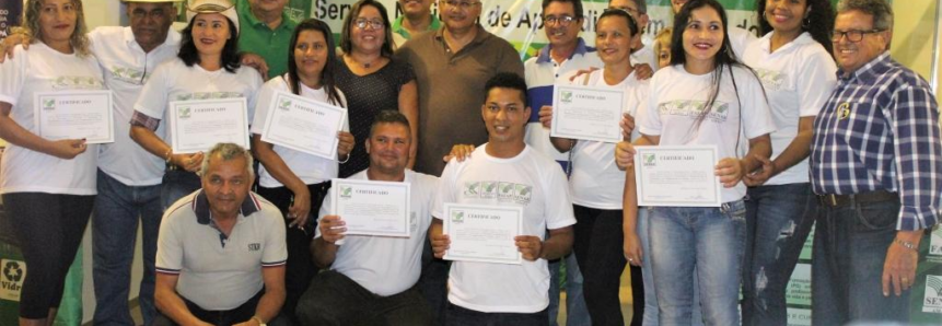 SENAR/AP certifica 50 moradores do município de Amapá no manuseio de alimentos e no casqueamento de equinos