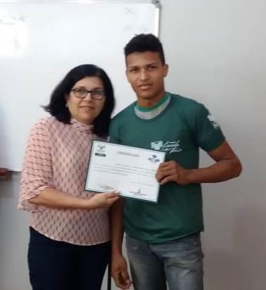 A C3 A7ai com jovem aprendiz