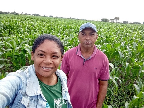 Roselma em atendimento ao produtor pela ATeG.