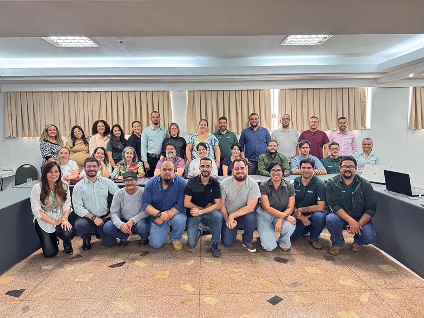 Mais do que ensinar, José Roberto vê os tutores como um ponto de referência para os alunos