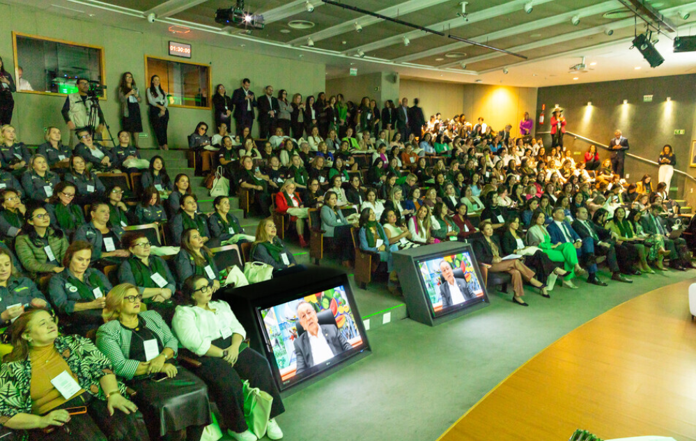 Cerca de 300 lideranças femininas participaram do evento