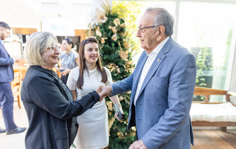 Dr João recebe parlamentares.