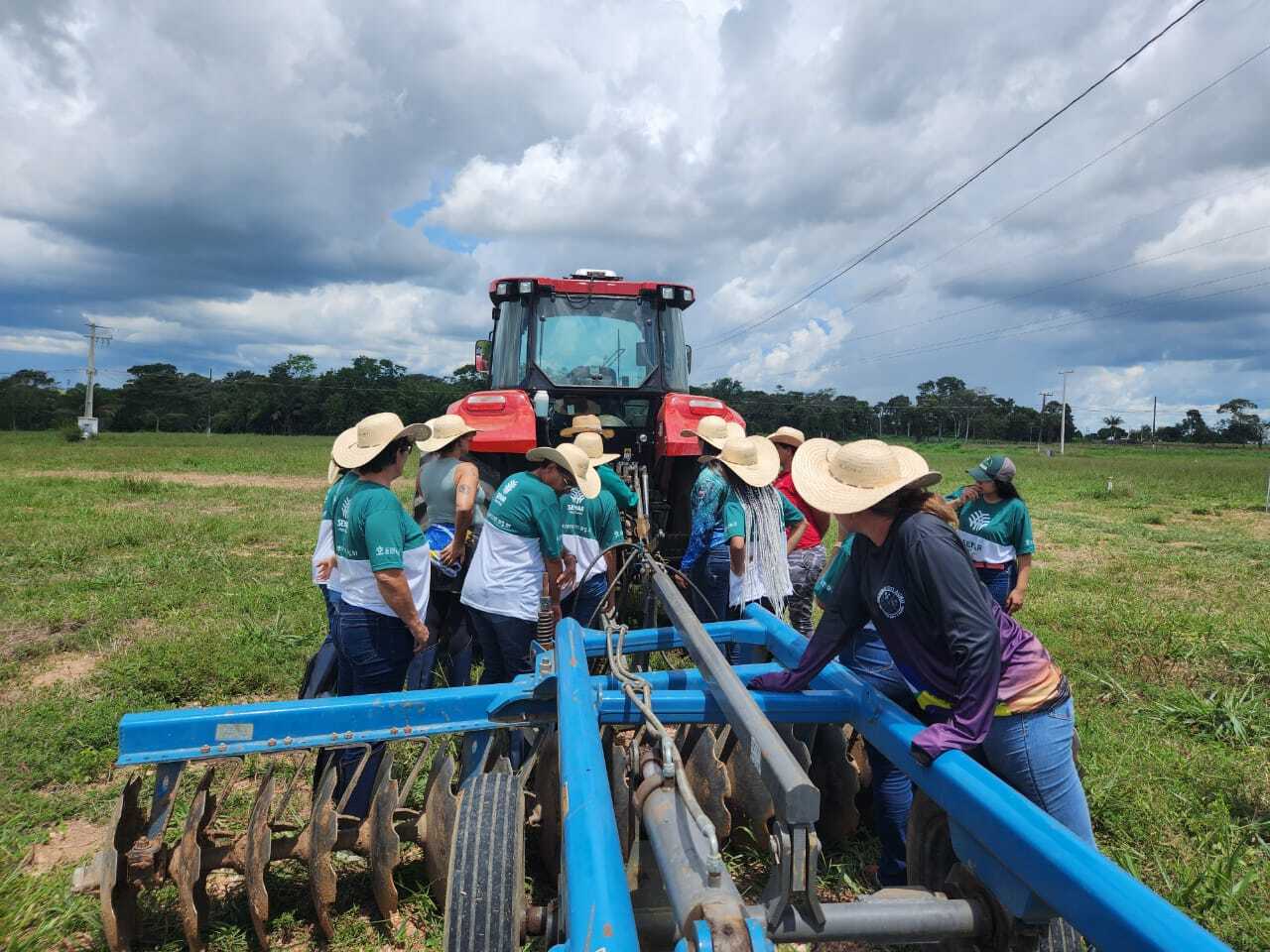 03 09 mar operacao de maquinas mulheres paranaita 15