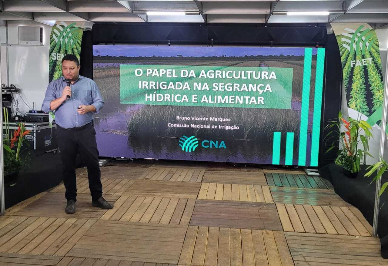 Bruno Vicente Marques, consultor de irrigação da CNA