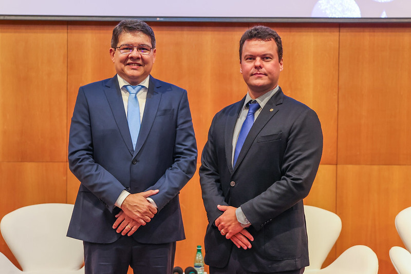 Presidente da Comissão de Irrigação da CNA, David Schimdt (à direita), com o novo presidente da Abid, Sílvio Carlos.