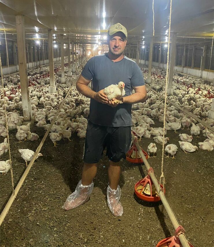 Tiago Zeretski, produtor de frango de Nova Santa Rosa, no Oeste do Paraná