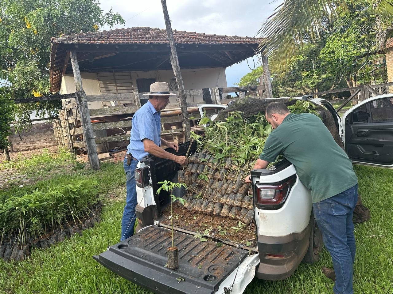 Programa apoia produtores rurais na recuperação de pastagens e passivos ambientais de suas propriedades, contando com distribuição de insumos e assistência técnica