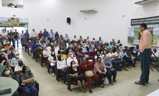 Weber Bernardes (à esquerda) no evento em Uberaba