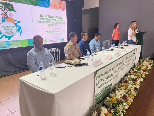 Mesa de abertura do encontro em Ituiutaba