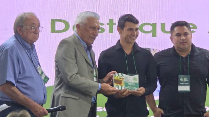 Ateg homenageia produtores de destaque do ano de 2025 em Apicultura