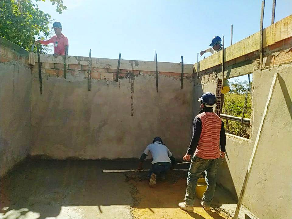 Casa de Cleonice sendo construída por alunos do curso