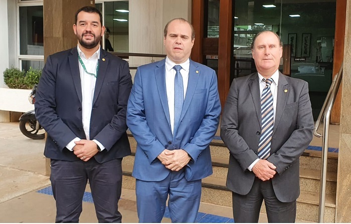 Assessor técnico José Henrique Pereira, presidente da Comissão, Marcelo Bertoni, e o vice-presidente da Comissão, Paulo Ricardo Dias.