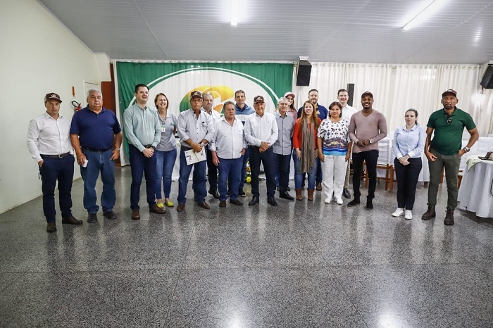 Grupo visitou sede da Coopercampos