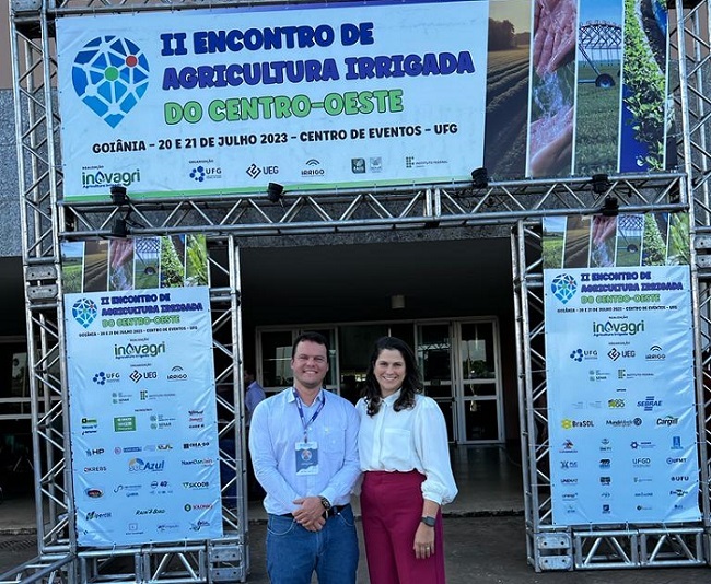 David Schmidt e assessora técnica da Comissão Nacional de Irrigação da CNA, Jordana Girardello.