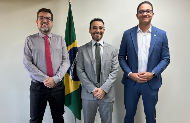 Diretor Hugo Caruso, presidente André Dobashi e assessor técnico Tiago Pereira