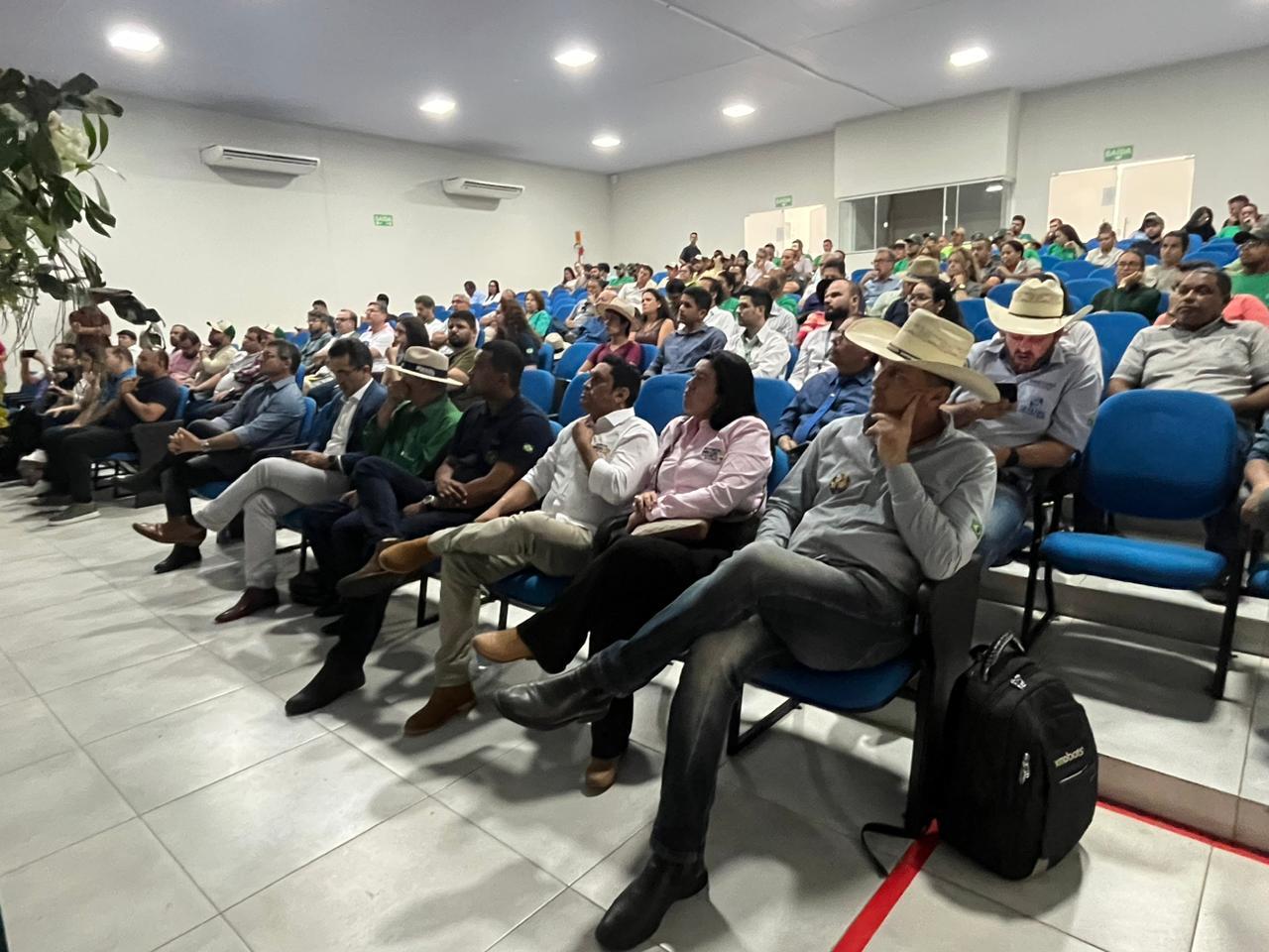 Encontro teve presença de lideranças rurais, governamentais e políticas, além de produtores rurais e profissionais de ciências agrárias