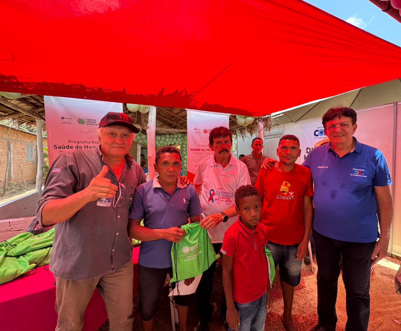 Entrega do kit de higiene masculino