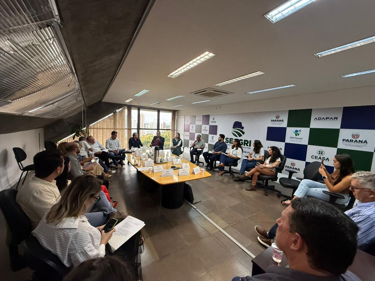 Documento técnico foi entregue ao Instituto Água e Terra (IAT) com pedidos para ajuste de regras de licenciamento ambiental