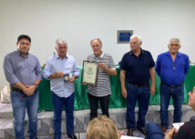 Presidente da Faepa recebe homenagem internacional por realização do X Congresso da Palma e Cochonilha