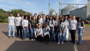 Alunos do Programa Jovem Aprendiz do Senar realizam visita técnica à Fazenda Progresso